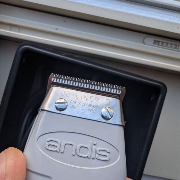 Andis 04603 Professional Outliner ll Square Blade Beard Trimmer - Blade Zero Gap - Picture 6 of 6